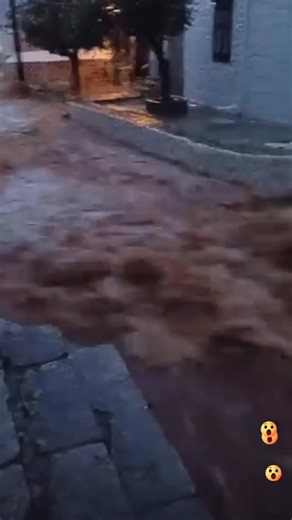 Forecastweather on Instagram: "Σοβαρά πλημμυρικά φαινόμενα στην ΥΔρα Βίντεο : Εμμανουήλ Ε"