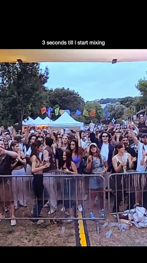 Kirollus on Instagram: "Mixing tutorial • A friend recently asked me how I mix original disco and house together while still keeping the energy high and I found this clip from my @ondulafestival 🇫🇷 set last weekend to help share my process If you have any questions drop them below Records in the clip: 1. Salif Keita - Madan (Exotic Disco Mix) 2. Debbie Jacobs - Don't You Want My Love (Original 1979 Mix)"