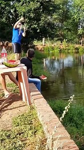 944K views · 29K reactions | Charlles jogou o peixe se deu mal kkkk #trolagem #comedia #resenha #pegadinha #humor #viral | Guilherme o Fenômeno | Facebook