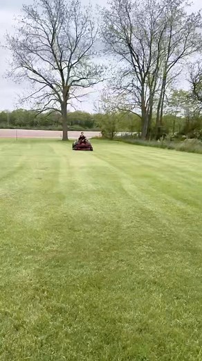 First time learning to drive a lawnmower@เริ่มเรียนรู้วิธีขับรถตัดหญ้า | Pat Cha