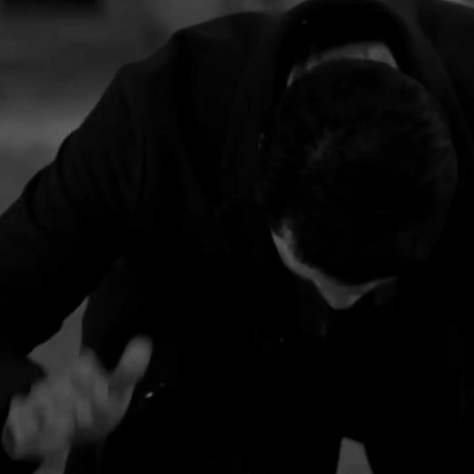 "Mom, I will divorce and accept your proposal to come back and inherit the family business." I spoke into the phone as I bit down hard on my lips trying not to show weakness. My mother paused, stunned for a moment, but didn’t press her with questions; she knew me all too well. With a calm and reassuring tone, she readily agreed, "Alright. I’m getting older anyway, and this business will end up in your hands sooner or later. The sooner you come, the sooner you can adjust." I responded with a ligh