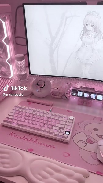 Just the name is enough to make me want them.💛 The HyperX Pudding Keycaps have double shot PBT material which resists shine from wear. They also have a translucent design to really let your rgb shine. ✧˖° 🍮 It even comes with custom space bars and a key puller! >.