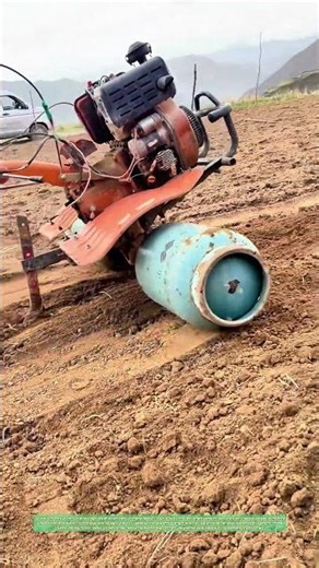 Innovation agricole : Comment un ancien réservoir de gaz propulse un mini-tracteur dans les champs ?