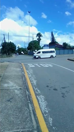 Regulated Four Way Intersections. Bakkie Driver Obligated to Stop. Right of Way rule..🏁 traffic flow