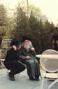 Monsey, NY - Thousands Attend Gravesite of The Ribnitzer Rebbe, Noted Tzadik and Miracle Worker - VINnews