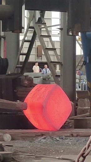 Dangerous forging, how to forge rectangular iron blocks into cylindrical iron blocks