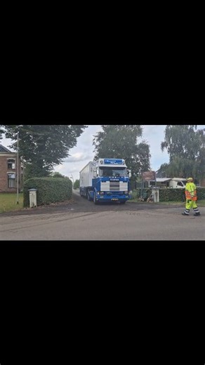 Amazing old trucks #retrotrucks #vintagetrucks #trucking #truckerlife #truckdaily #truckdriver #truckworld #truckspotting #videoviralシ #shortsvideos | Viewtrucksontheroad