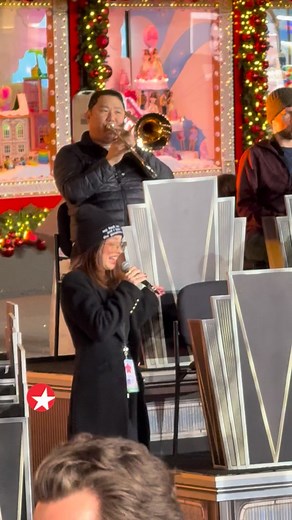 1.5M views · 4.9K reactions | Sarah Hyland and Sadie Dickerson rehearse singing “Mack The Knife” from JUST IN TIME ahead of Macy’s Thanksgiving Day Parade! Find tickets to Broadway’s JUST IN TIME by tapping over to Broadway.com now! Tune in to the 99th Annual Macy’s Thanksgiving Day Parade live on NBC and Peacock Thurs Nov 27th at 8:30am ET! #macysparade #thanksgiving #jonathangroff #justintime #broadway | Broadway.com | Facebook