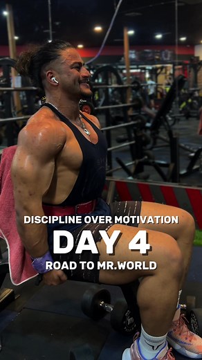 DAY(4/40) Bodybuilding and going to the gym for fitness are two whole different things. Being forced to consume nearly no carbohydrates can be challenging for your physically, but it's more hard for your mentally You won't be able to think clearly or act normally on these low-carb days. This is the time to use your mental toughness. At this point, motivation will not work and only discipline can get you through this. Reducing food consumption while maintaining the same level of exercise intensit