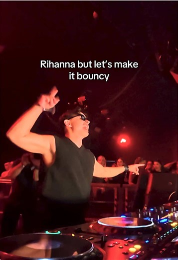 Einfach dumm gegangen @𝖆𝖚𝖋´𝖒 𝖗𝖆𝖛𝖊 🤠 📸 @Yannick Sinn #aufmrave #rihanna #bounce #trance #technotok