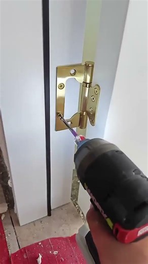 Door installation air cushion assist for hanging doors