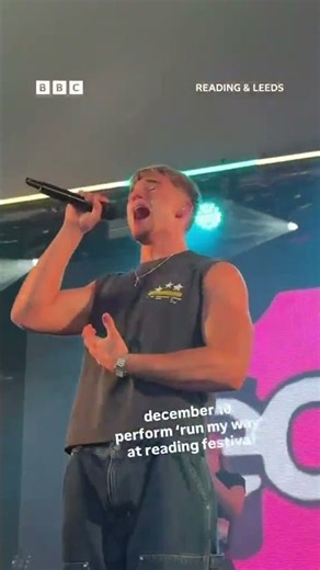 obsessed with december 10 performing 'run my way' at #ReadingFestival 🥰