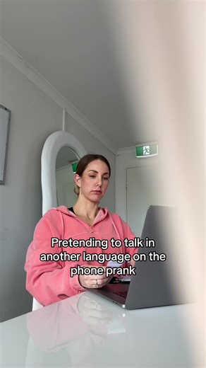 Funny Prank: Pretending to Talk in Another Language on the Phone