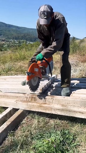 🧱STIHL TS 800 vs GS 461 - Two Powerhouses for Concrete Cutting! 🔸TS 800: 16" cutting wheel, up to 5.6" depth - ideal for straight cuts in concrete, asphalt & steel 🔸GS 461: 40cm bar, up to 15.7" depth perfect for deep cuts in reinforced concrete & masonry 💪🏻Both built for heavy-duty use and available now at Takla Trading & 📞Call us today for more info and pricing! #STIHLTools #TS800 #GS461 #TaklaTrading #ConcreteCutting #Construction Tools #Lebanon Tools | Takla Trading