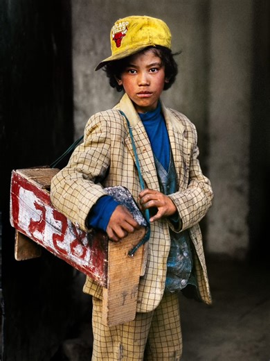 Steve McCurry and the Language of Emotion Steve McCurry (born April 24, 1950) is an American photographer known for his powerful use of color, emotion and human-centered storytelling. He gained international recognition through his work documenting cultures, traditions and daily life across Asia, the Middle East and beyond. His photographs often focus on the shared humanity of people living in challenging conditions, presented with strong visual clarity and timeless composition. McCurry is a mem