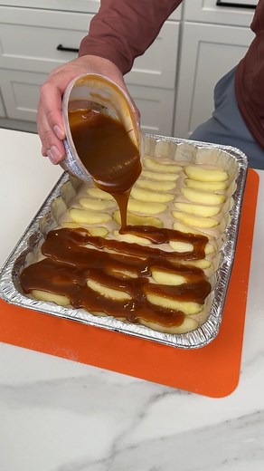 3.3M views · 7.6K reactions | Easy 4-Ingredient Dessert Danny makes an amazing gingerale soda cake with a butter pecan cake mix. topping it with apples and a caramel sauce before he bakes it. it came out so delicious | Danny N’s Kitchen | Facebook