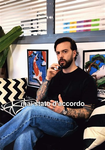 Quanta energia sprechi nel tentativo di essere capito/a da tutti? Per anni, ho creduto che giustificare ogni mia scelta fosse un segno di maturità. In realtà, era solo ansia d'approvazione mascherata, un vortice che mi rubava direzione e lucidità. Spiegare, giustificare, cercare l'approvazione anche da chi non avrebbe mai camminato un metro nelle mie scarpe. Il vero cambiamento è arrivato quando ho smesso. Ho smesso di parlare a chi non voleva ascoltare e ho iniziato a fare. È in quel silenzio c