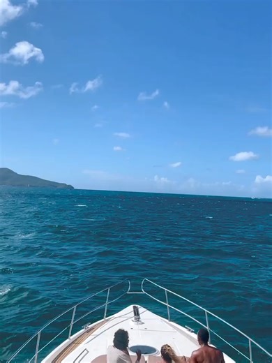 𝗧𝗛𝗘 𝗦𝗘𝗔 𝗜𝗦 𝗧𝗛𝗘 𝗟𝗜𝗠𝗜𝗧 Book a day with your team and enjoy onboard @boatparadisefwi #igmartinique #boatlife #yachtlife #sailing #yacht #vacation#boatparadisefwi