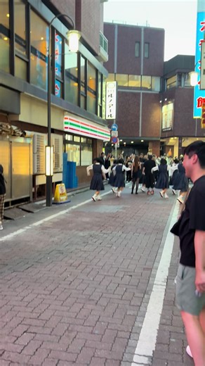 アバンギャルディの魅力とパフォーマンス