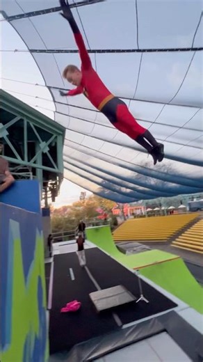 THE INCREDIBLES DASH Does TRAMPWALL FRONTFLIP BALLOUT Gymnast Training Trampoline Parkour Circus Fit
