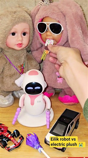 Eilik robot vs electric plush 😭 #shorts #funny #loop