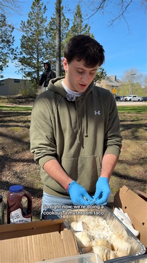 UNH Admissions on Instagram: "This hands-on course introduces students to the world of fungi. Through interactive lectures, lab work, and creative projects, students learn how fungi decompose, nourish, and connect life on Earth. During the course, students are inoculated sterilized sawdust blocks with edible mushroom cultures. By the end of the semester, students bring their learning full circle, harvesting their mushrooms, and cooking alongside the NH Mushroom Company to create flavorful mushro