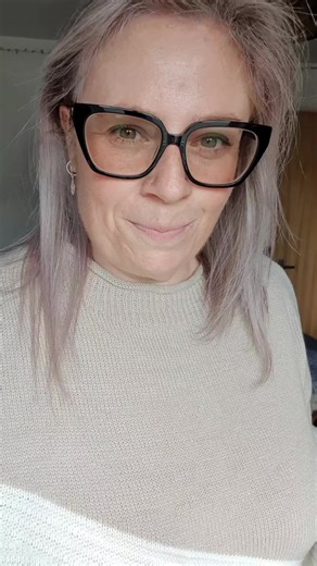 🧥 Women’s Colourblock Drop Shoulder Sweater – Stylish, Comfy & Effortlessly Cool ✨ Add a pop of colour to your wardrobe with this women’s colourblock drop shoulder sweater – the perfect blend of cozy comfort and on-trend style. Featuring bold colourblock panels and a relaxed drop shoulder design, this soft knit sweater is ideal for layering on chilly days or dressing up casual outfits. With its flattering loose fit and modern silhouette, it’s the go-to piece for effortless everyday wear – from 