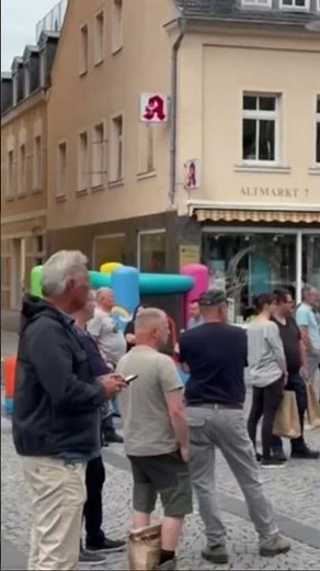 Hundreds celebrate 150 years of Anton Günther at the Old Market Square in Aue! Begins with the St...