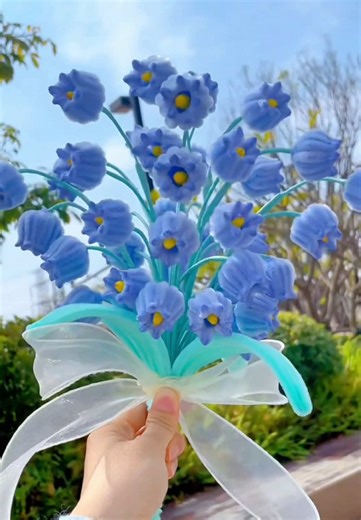 Dollar tree diy lily flowers tutorial #lily #flowers #craft #diyproject #diycrafts