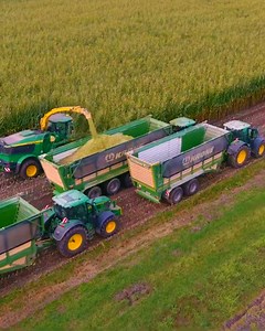 22K views · 643 reactions | Amazing Farming Machines ✅ John Deere + New Holland + Krone Working Together ✅✈ #BigMachines #newholland #johndeere | Big Machines | Facebook