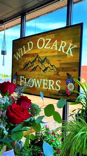 Fresh Flowers available for delivery in Osage Beach,Mo #lakeoftheozarks #wildozarkflowers #trashinsupply #flowershop #flowers
