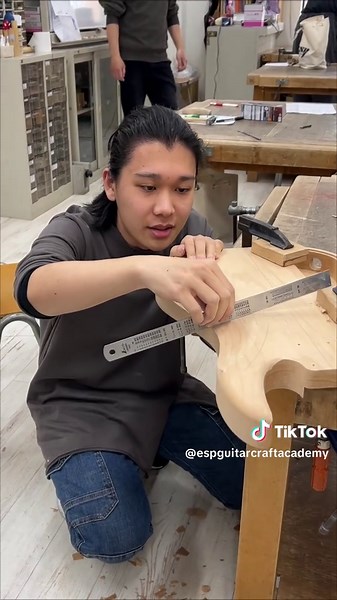 エレキギター製作コースの手作り技術