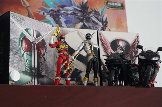 Showcasing Marvel Figures: Spider-Man and Megatron