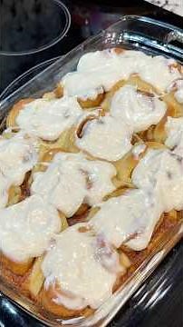 Cinnamon rolls 🤍 Recipe in the description!
