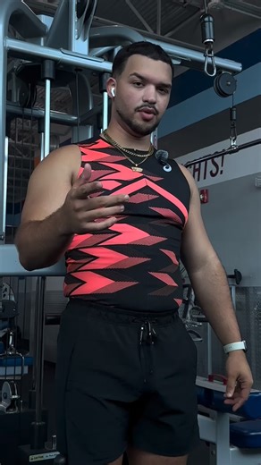 Pablo Viera | Fitness Coach & Influencer on Instagram: "Tutorial de tricep press🔥 #gymrat #fuerzatotal #gym #triceps #fyp #parati"