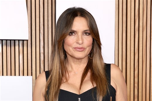Mariska Hargitay Is Too Calm Letting a Giant Snake Kiss Her Cheek in Wild New Pic