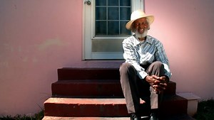 He’s known simply as Mr. Happy, and he’s been delighting morning commuters for 30 years. (via Mr. Happy Man and Matt Morris Films) | Upworthy