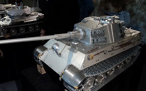 超高品质坦克模型严格按1:6比例制作各部分细节均全部制作出来