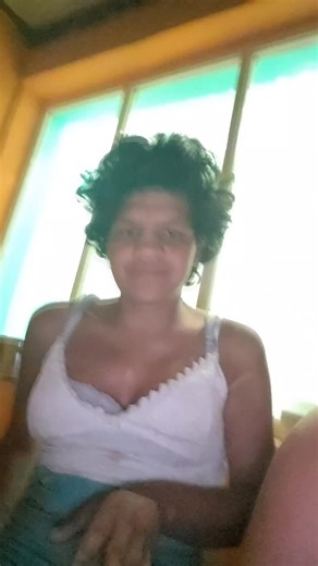 így halljátok tisztán hogy hogy énekli 🤣