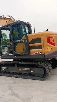 How to Safely Unload a New Excavator from a Truck | Heavy Equipment Safety Guide