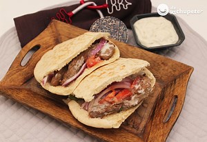 Doner Kebab de ternera casero. Receta con salsas y pan de pita - De Rechupete