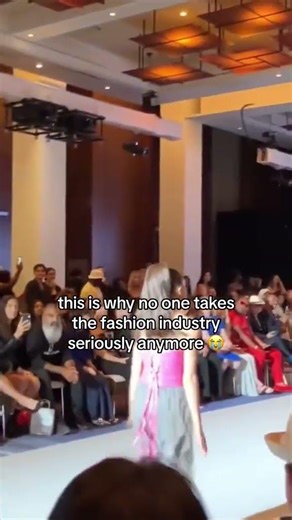 Why are they letting Ariana copycat walk on nyfw #nyfw #paigeniemann #fourseasonsstudio #ariannagran