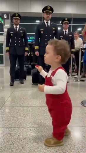 Toddler Salutes Soldier Dad at Airport 😭🇺🇸 | Emotional Military Homecoming #youtubeshorts #reels