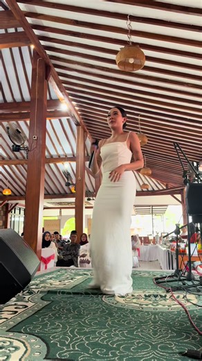 Della Monica: Discover Her Unique Style