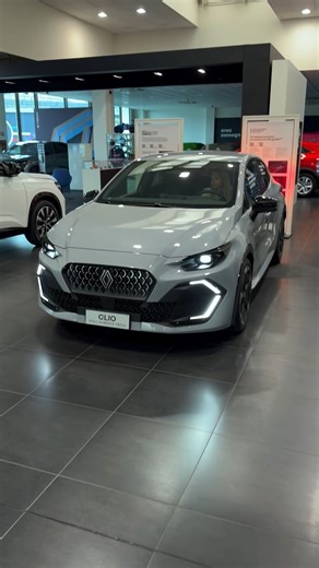 La nuova Clio è arrivata da NINI CAR. E non vede l’ora di farsi guidare. 🚗✨ Design rinnovato, motori efficienti, tecnologia avanzata. 👉 Provala dal vivo durante l’Open Weekend 🗓️Sabato 24 e domenica 25 gennaio 📍 A Vaiano Cremasco, San Martino in Strada, San Giuliano Milanese e Buccinasco ⭐ Offerta di lancio dedicata Prenota subito! | Ninicar SpA