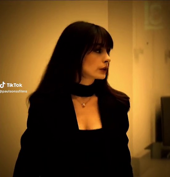 Anne Hathaway: Embracing Middle-Aged Actresses with Bangs