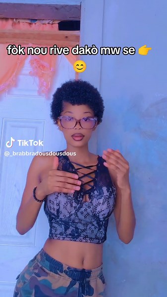 Bèl Tèt Kròt ak Cheve Kout Pou TikTok