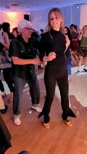 Bet your grandpa can't lift you up like this #dance #lindyhop #swingdance #dancevideo