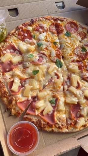 6.9K views · 25 reactions | Pizza de los Tigui hoy gratis, queso extra en cualquiera de las pizzas. Solamente pídela y te la mandamos calientita marca al teléfono 348-121-1803 | Ayotlan Jalisco | Facebook