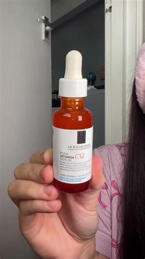 ⸻ ✨ سيروم C11 من لاروش بوزيه – إشراقة صحية من أول استخدام ✨ تعرّفي على سر البشرة المشرقة مع La Roche-Posay C11 Serum ✨ السيروم اللي يجمع بين الفعالية العالية والتركيبة اللطيفة المناسبة حتى للبشرة الحساسة. إذا كنتِ تعانين من بهتان البشرة، التصبغات، أو علامات الإرهاق، سيروم C11 يمنحك حل متكامل بفضل احتوائه على فيتامين C النقي بتركيز فعّال يساعد على: 💛 توحيد لون البشرة 💛 تقليل مظهر البقع الداكنة 💛 تعزيز إشراقة ونضارة طبيعية 💛 تنعيم ملمس البشرة وتحسين مظهر الخطوط الرفيعة تركيبته مدعّمة بمياه الي